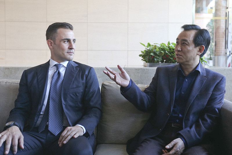 在长坪村家家户户忙着烧晌午饭的时候，杨华明赶着牛车，把刘氏送出了村。